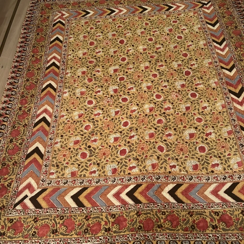 Pottery Barn Vintage boho Floral and Geometric Quilt in Red and Brown VERY RARE